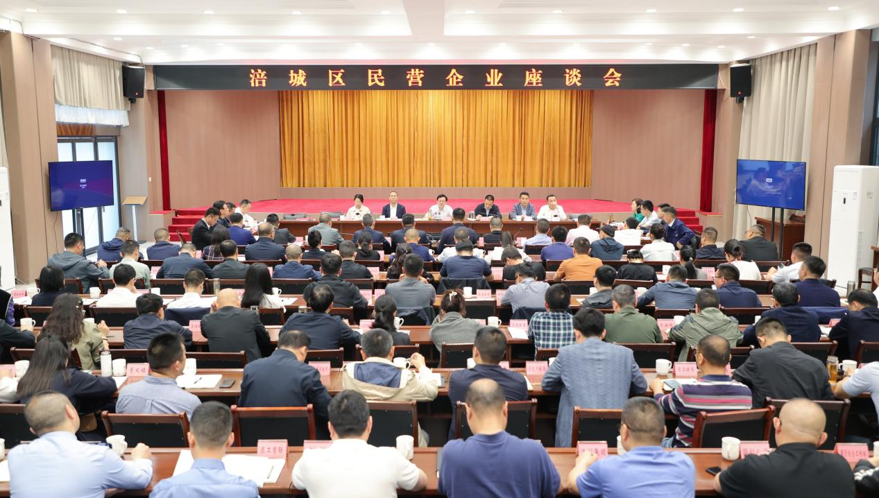 荣耀时刻！拉斯维加斯9888餐饮文立君董事长获评涪城区“杰出企业家”