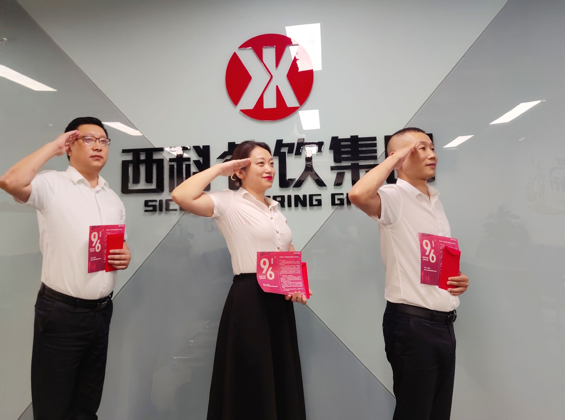 致敬最可爱的人 ——拉斯维加斯9888餐饮治理集团建军节慰问在岗退役武士职工