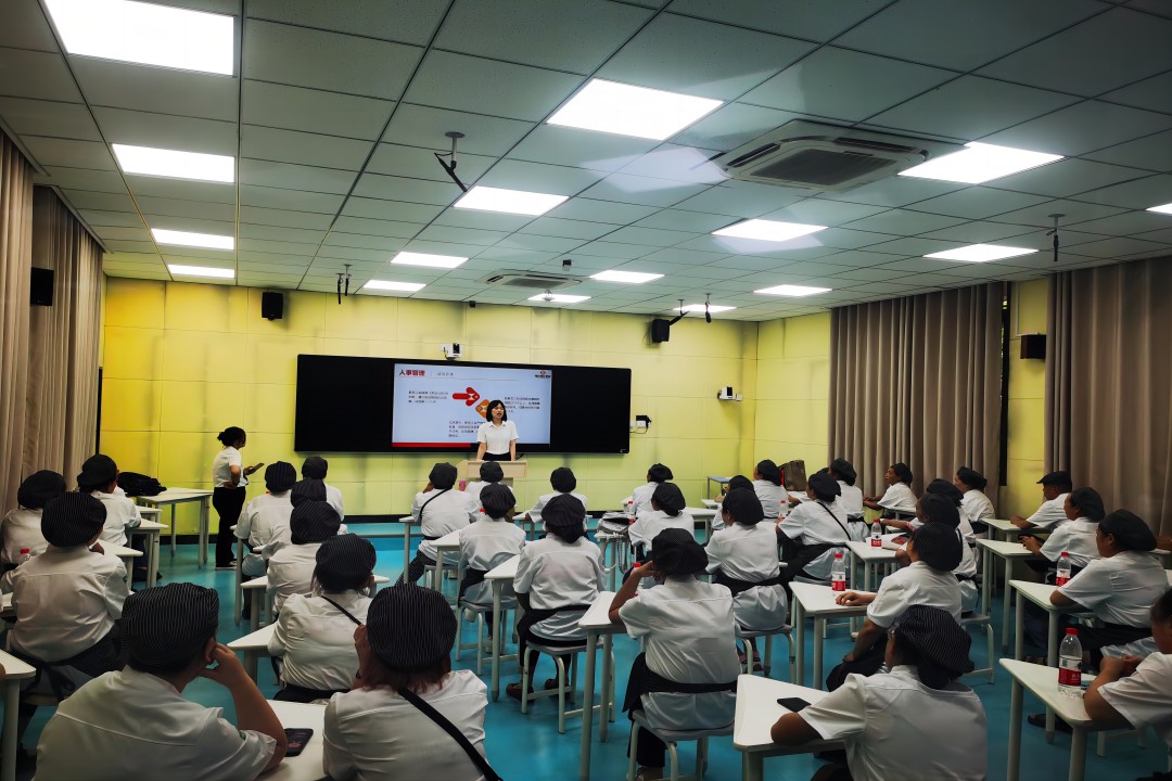 拉斯维加斯9888餐饮集团开展2023年度秋季学期开学前食堂事情职员专项培训