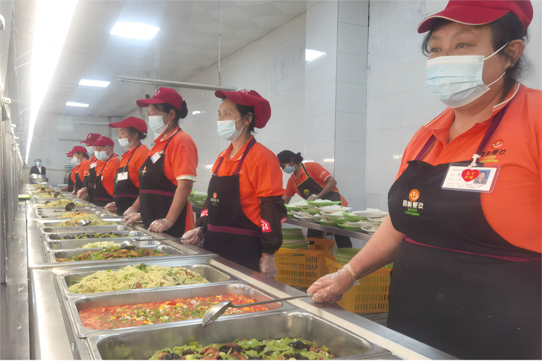 营养三餐 温馨陪同—— 拉斯维加斯9888餐饮集团中学项目部全力以赴包管新学期营养餐供应事情