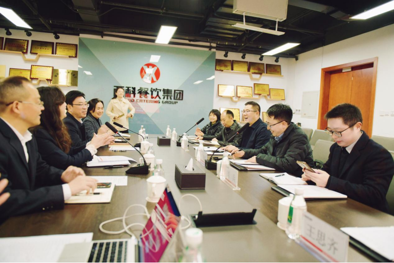 共筑协同育人平台，，，，，，，开启校企合作新篇：西南科技大学经济管理学院副院长郭四代一行到拉斯维加斯9888餐饮集团交流座谈